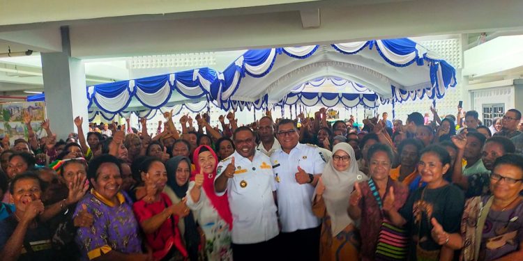 Diawali Ibadah, Pedagang Tempati Bangunan Baru Pasar Sanggeng