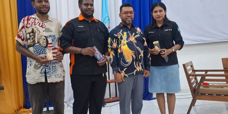 Filep Wamafma Sosialisasikan 4 Pilar MPR-RI kepada Mahasiswa Unimuda Papua Barat