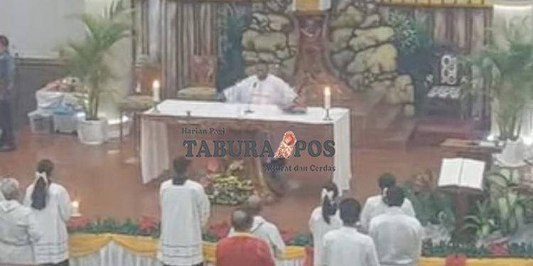 Pastor Philipus Sedik Ajak Umat Katolik Ikuti Teladan Kristus