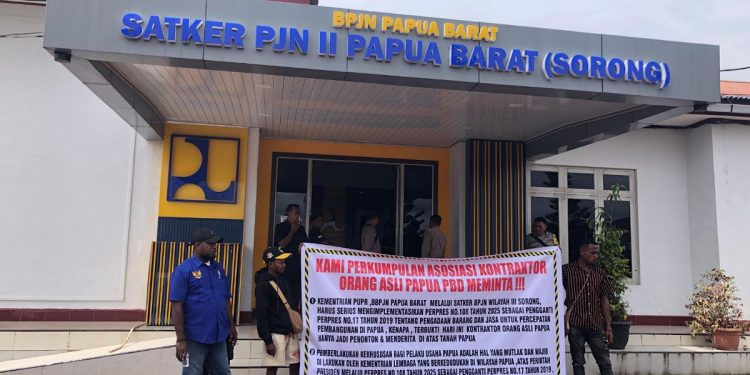 Tuntut Keberpihakan, Kontraktor OAP Gelar Aksi Demo di Kantor Satker PJN II Sorong