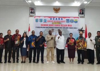 Tertekan Keterbatasan Anggaran, Johny Kamuru Tegaskan Komitmen Berpihak Kepada Masyarakat Adat