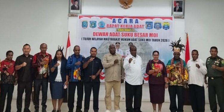 Tertekan Keterbatasan Anggaran, Johny Kamuru Tegaskan Komitmen Berpihak Kepada Masyarakat Adat