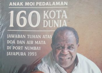 Hasil Lelang Dua Buku yang Mengisahkan Perjalanan Hidup Johny Kamuru Disumbangkan