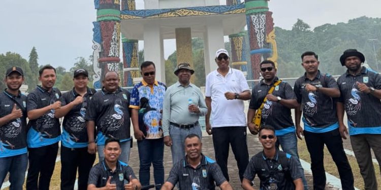 Gubernur Mandacan dan Wagub Lakotani Pimpin ASN Bersihkan Pulau Mansinam Jelang HUT PI Ke-171 Tahun