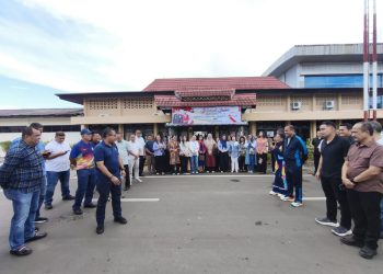 Kapolda Papua Barat dan Jajaran Lepas Keberangkatan Kadiv Humas Polri di Bandara Rendani