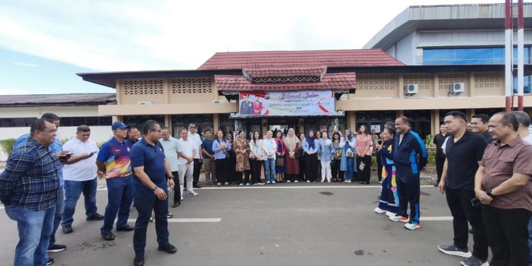 Kapolda Papua Barat dan Jajaran Lepas Keberangkatan Kadiv Humas Polri di Bandara Rendani