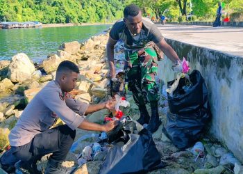 Gotong Royong Jadi Kekuatan, Fakfak Bersatu Bersihkan Pesisir dan Pasar