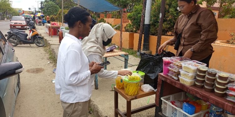 Intensifikasi Pangan Tahap 1 di Kota Sorong, Loka POM Sorong Periksa Sejumlah Sampel Takjil