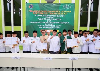 Serahkan 13 Sertipikat di Banten, Kepala BPN Ajak Organisasi Keagamaan “Keroyok” Percepatan Sertipikasi Tanah Wakaf