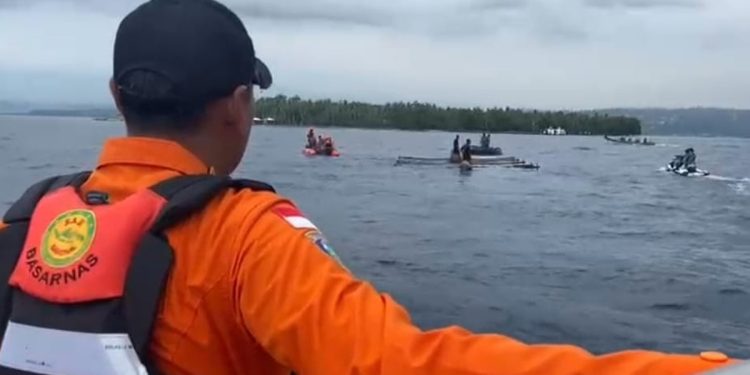 Insiden Perahu Terbalik dan Mati Mesin Selama HUT PI Ditangani SAR Manokwari
