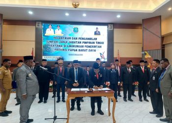 Lantik 21 Pejabat Tinggi Pratama, Gubernur Elisa Kambu Tegaskan Jabatan Bukan Balas Budi