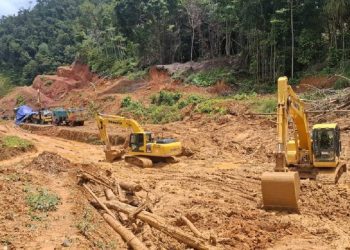 103 Kendaraan Terjebak Longsor di Trans Papua Ruas Jayapura-Wamena