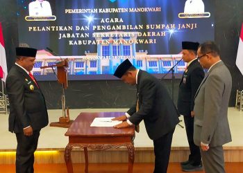 Yan Ayomi Resmi Menjabat Sekda Manokwari Definitif