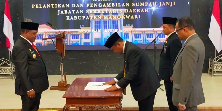 Yan Ayomi Resmi Menjabat Sekda Manokwari Definitif