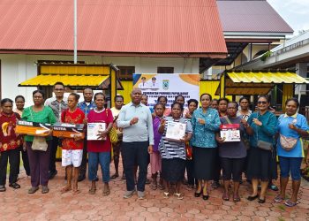 Pemprov Papua Barat Beri Bantuan Kontainer Booth untuk 25 UKM