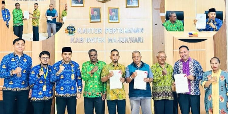 Kantah Manokwari dan Kemenag Serahkan 5 Sertipikat Elektronik Rumah Ibadah