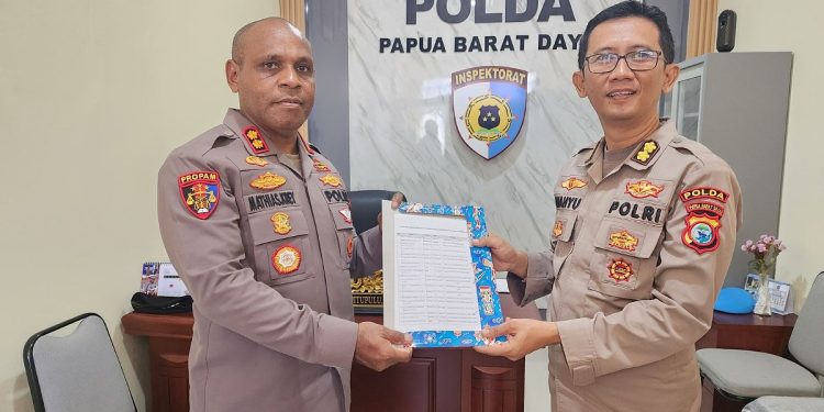 429 Personel Polres Sorong Tes Urine