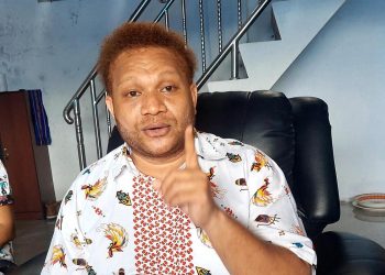 Senator Paul Finsen Mayor Minta Transparansi Penanganan Kasus Dugaaan Tipikor dan Pengadaan Pakaian Dinas dan Laptop