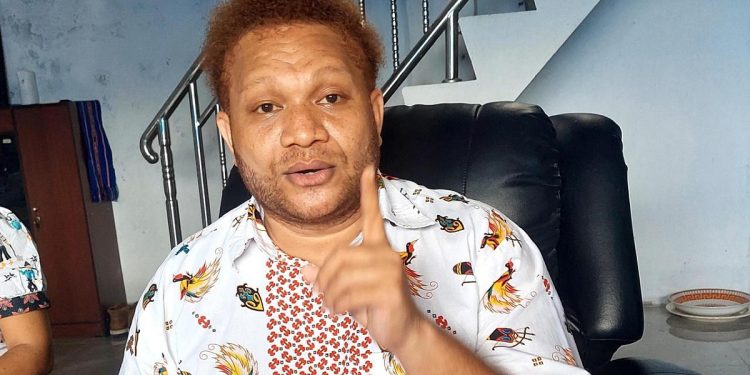 Senator Paul Finsen Mayor Minta Transparansi Penanganan Kasus Dugaaan Tipikor dan Pengadaan Pakaian Dinas dan Laptop