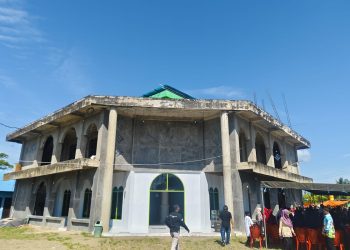 Gubernur Papua Barat Komitmen Bantu Pembangunan Masjid Al -Maun Tissay