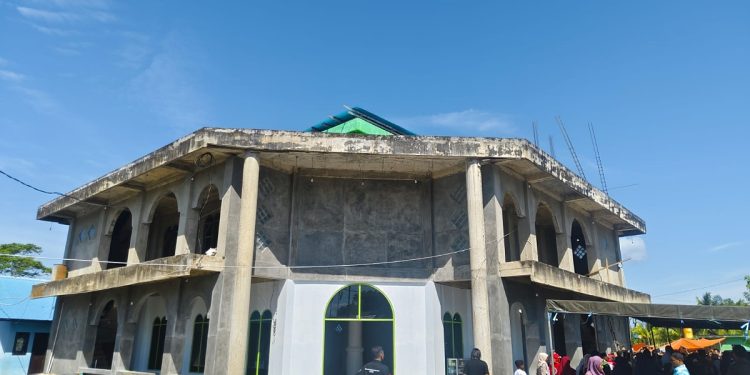 Gubernur Papua Barat Komitmen Bantu Pembangunan Masjid Al -Maun Tissay