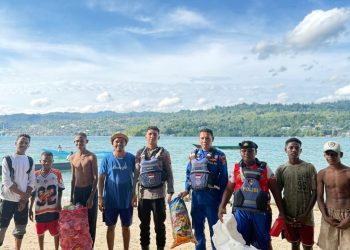 Sat Polairud Polres Fakfak dan Warga Beraksi Wujudkan Program ASRI