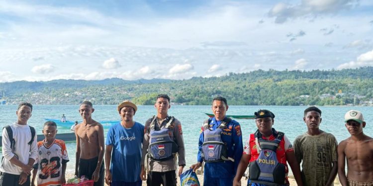 Sat Polairud Polres Fakfak dan Warga Beraksi Wujudkan Program ASRI