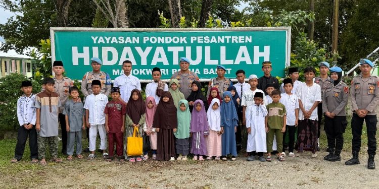 Bidpropam Polda Papua Barat Gelar Bakti Religi Di Pesantren Hidayatullah Manokwari