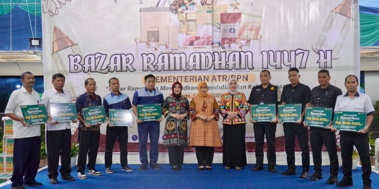 Kementerian ATR/BPN Berikan Santunan untuk Pegawai dalam Momen Bazar Ramadan 1447 H
