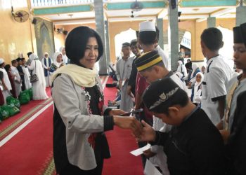 Wakapolda Papua Barat Hadiri Pengajian Ramadan dan Berikan Santunan Anak Yatim di Masjid Ridwanul Bahri Fasharkan