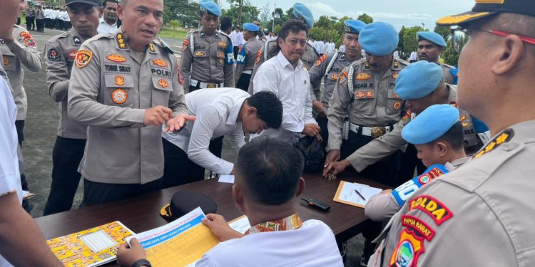 Pastikan Sesuai Prosedur, Polda Papua Barat Lakukan Pengecekan Pemegang dan Kelayakan Senpi Personel
