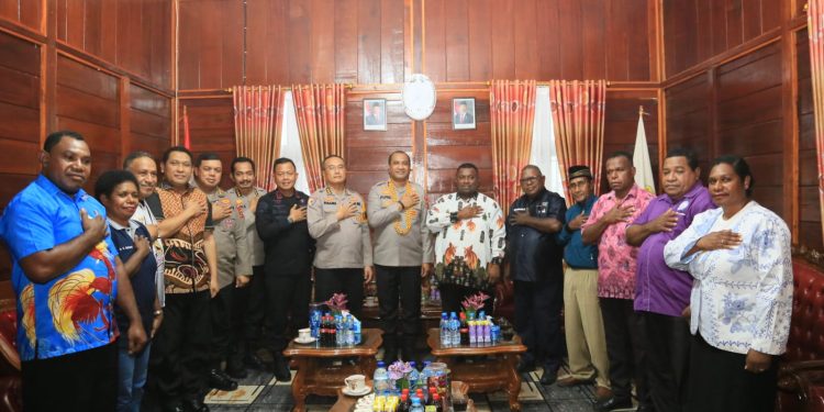 Kapolda Papua Barat Silaturahmi dengan MRP Papua Barat, Perkuat Sinergi Jaga Kamtibmas
