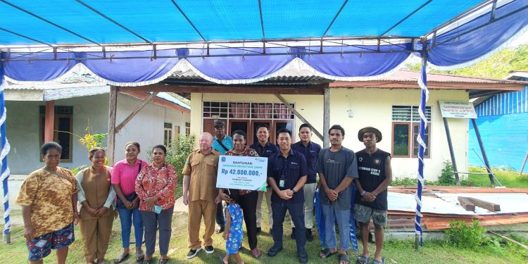 Ahli Waris Pekerja di Sorong Selatan Terima Santunan Kematian Rp 42 Juta