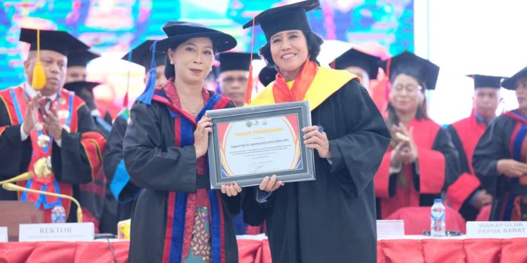Wakapolda Hadiri Wisuda Universitas Caritas Indonesia sebagai Dukungan Terhadap Pengembangan SDM