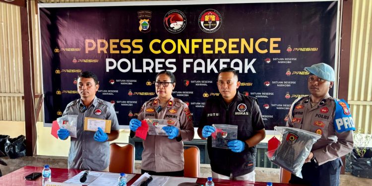 Ganja Masuk Lewat Jalur Laut, Polres Fakfak Bekuk Dua Tersangka — Terancam 12 Tahun Penjara
