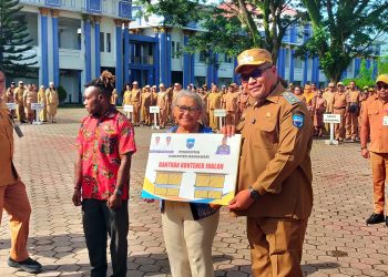 Disperindag Manokwari Beri Bantuan 85 Tenda dan 10 Kontainer Berjualan