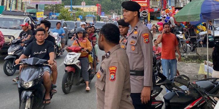 Polresta Manokwari Tingkatan Penjagaan dan Pengaturan Lalin Disaat masyarakat Berburu Takjil
