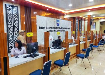 Disdukcapil Manokwari Terapkan Sistem Pelayanan 15 Menit dan Dua Shift