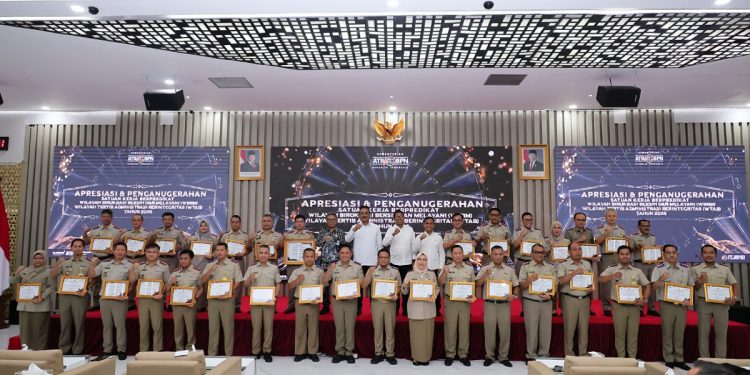 Buktikan Komitmen dalam Memperbaiki Layanan, Satker Kementerian ATR/BPN Meraih 1 Predikat WBBM dan 31 Predikat WTAB