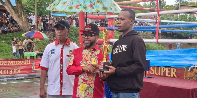 Buka Kejuaraan Tinju di Manokwari, Filep Wamafma: Kalau Jago, Naik ke Ring!