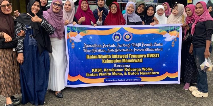 Berbagi Berkah Ramadan, IWST Manokwari Bagikan Seribu Lebih Takjil