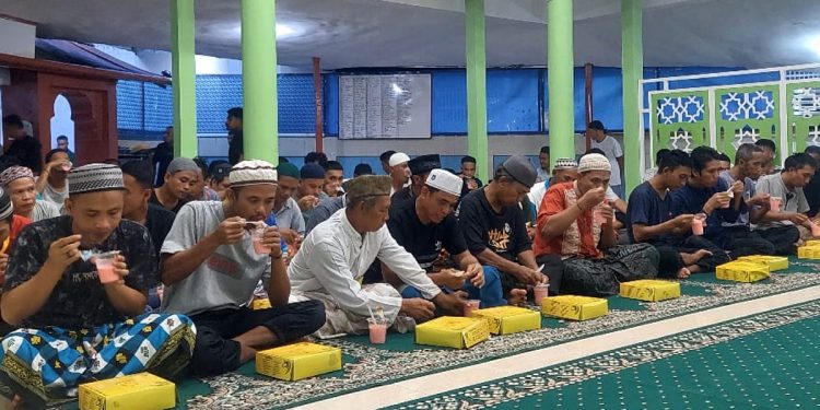 Ratusan WBP Lapas Sorong Nikmati Santapan Buka Puasa Bersama Manajemen Vega Prime Hotel