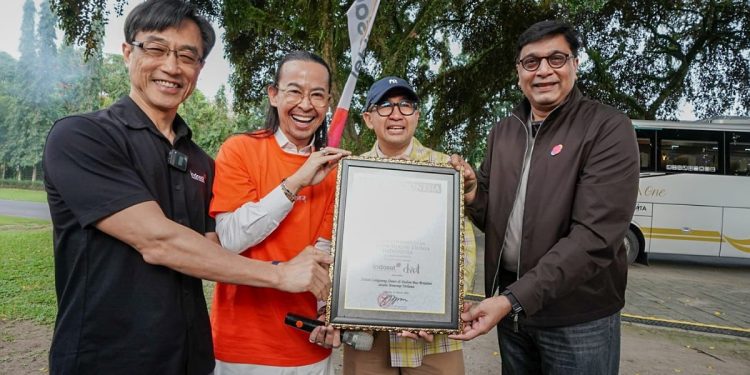 11 Jam Live TikTok Tanpa Putus Bareng Indosat, Dave Hendrik – Iwet Ramadhan Pecahkan Rekor MURI