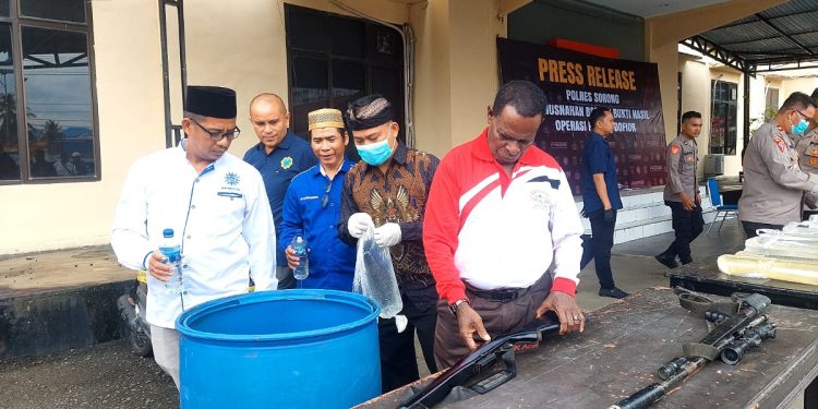 Operasi Pekat I Polres Sorong, Dua Pucuk Senpi Laras Panjang Diamankan