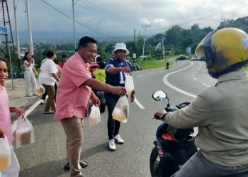 Gerakan Memberkati Kota, Jemaat GBI Penuai Manokwari Bagikan 1.000 Takjil