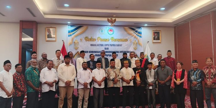 Wakil Ketua I DPR-PB Gelar Buka Puasa Bersama FKKSN Papua Barat