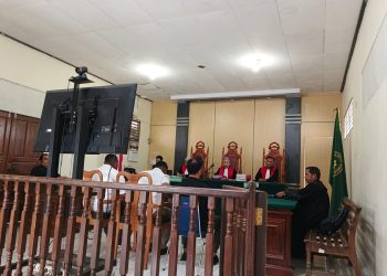 Tanpa Didampingi Penasehat Hukum, Mantan Pegawai Bank Papua Cabang Ransiki Dituntut 7,5 Tahun Penjara