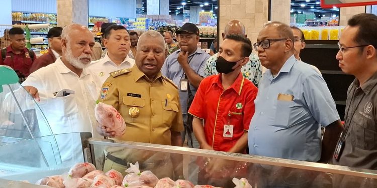 Sidak ke Bandara dan Distributor, Gubernur Pastikan Mudik dan Stok Pangan Aman