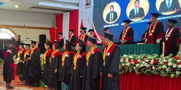 Kukuhkan 224 Lulusan, STIH Manokwari Tegaskan Peran Strategis Membangun SDM Papua