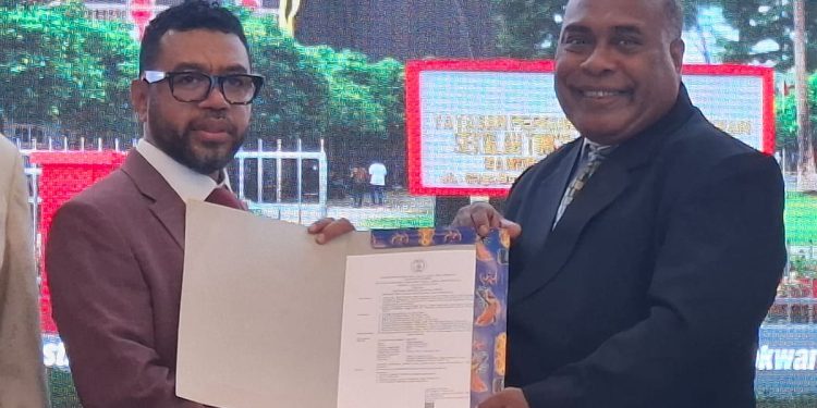 Filep Wamafma Resmi Terima SK Lektor Kepala, Selangkah Lagi Menuju Guru Besar